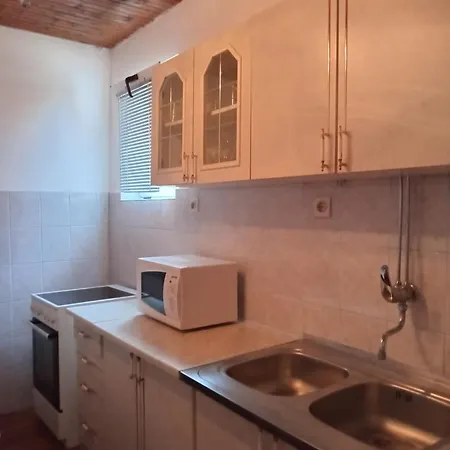 Apartman Lily House *